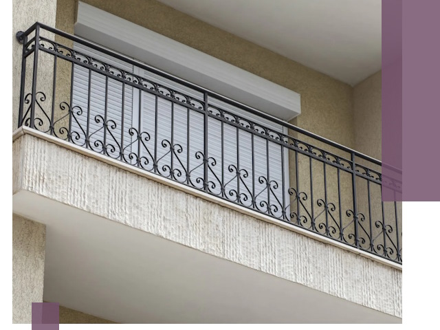 Балконные ограждения из металла и стекла в Мончегорске для домов