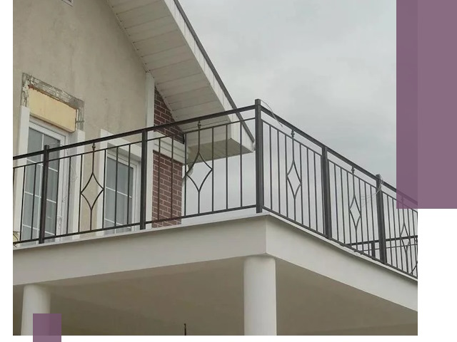 Изготовление балконных ограждений в Мончегорске из металла и стекла