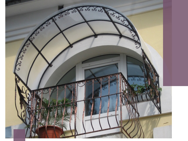 Козырьки над балконом в Мончегорске — изготовление и монтаж