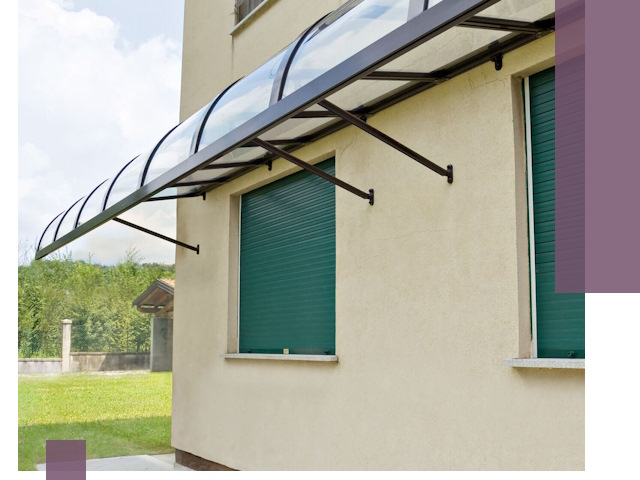 Козырьки над окнами в Мончегорске — изготовление и монтаж по выгоде