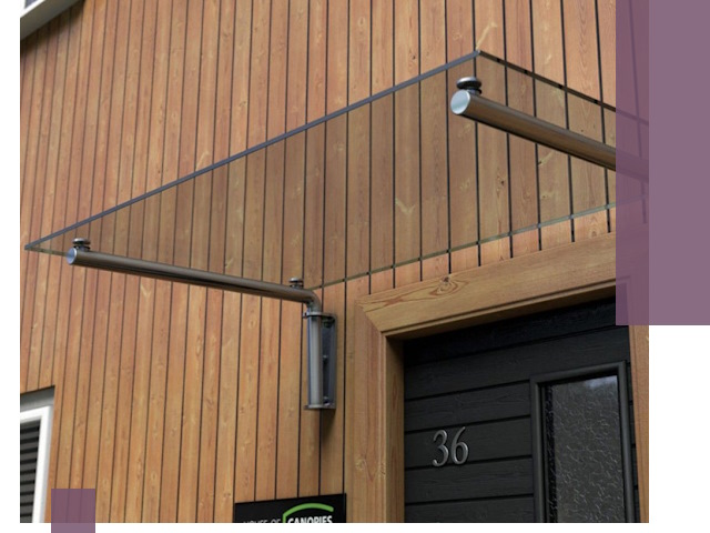 Стеклянные козырьки на входы и фасады в Мончегорске