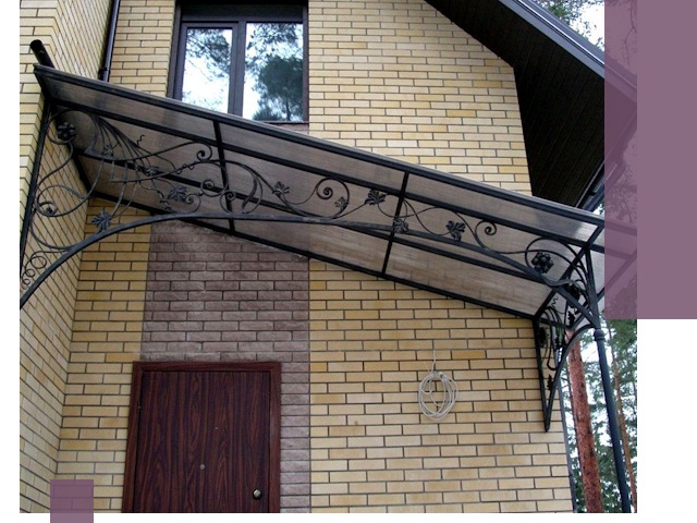 Односкатные козырьки из металла под ключ в Мончегорске