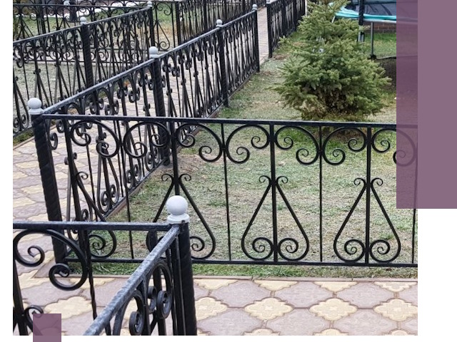 Кованые газонные ограждения под ключ в Мончегорске
